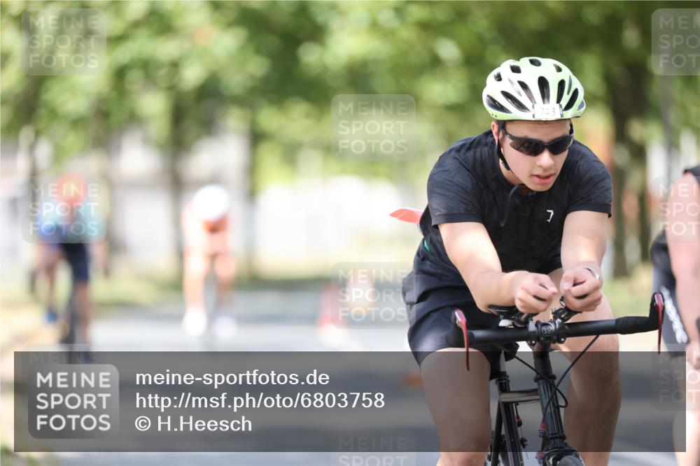 11.08.2024 - GEWOBA Citytriathlon Bremen H.Heesch http://msf.ph/oto/6803758 11.08.2024 12:13:06 Radfahren 743, 769, 788, 807, 831, 840, 969, 1009 meine-sportfotos.de
