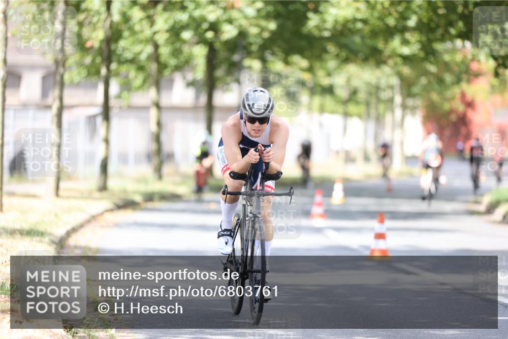 11.08.2024 - GEWOBA Citytriathlon Bremen H.Heesch http://msf.ph/oto/6803761 11.08.2024 12:07:32 Radfahren 779, 785, 792, 794, 812, 817, 829, 847, 848, 929, 1037 meine-sportfotos.de