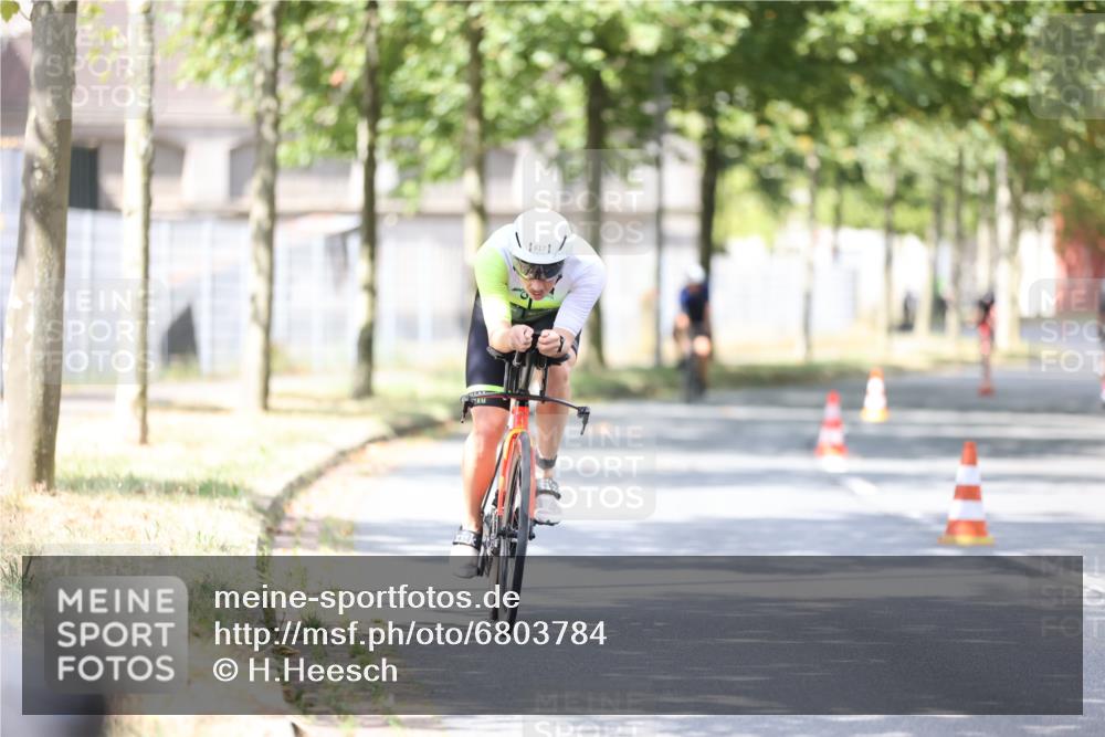 11.08.2024 - GEWOBA Citytriathlon Bremen H.Heesch http://msf.ph/oto/6803784 11.08.2024 12:07:35 Radfahren 779, 785, 792, 794, 817, 829, 847, 848, 929 meine-sportfotos.de
