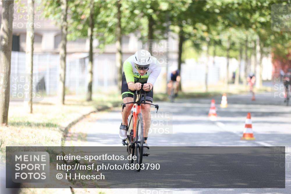 11.08.2024 - GEWOBA Citytriathlon Bremen H.Heesch http://msf.ph/oto/6803790 11.08.2024 12:07:35 Radfahren 779, 785, 792, 794, 817, 829, 847, 848, 929 meine-sportfotos.de