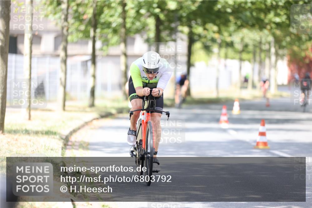 11.08.2024 - GEWOBA Citytriathlon Bremen H.Heesch http://msf.ph/oto/6803792 11.08.2024 12:07:36 Radfahren 779, 785, 792, 794, 817, 829, 847, 848, 929 meine-sportfotos.de