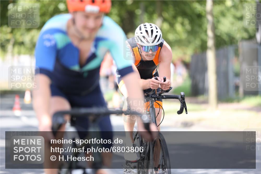 11.08.2024 - GEWOBA Citytriathlon Bremen H.Heesch http://msf.ph/oto/6803806 11.08.2024 12:13:08 Radfahren 743, 769, 788, 807, 969, 1009, 1011 meine-sportfotos.de