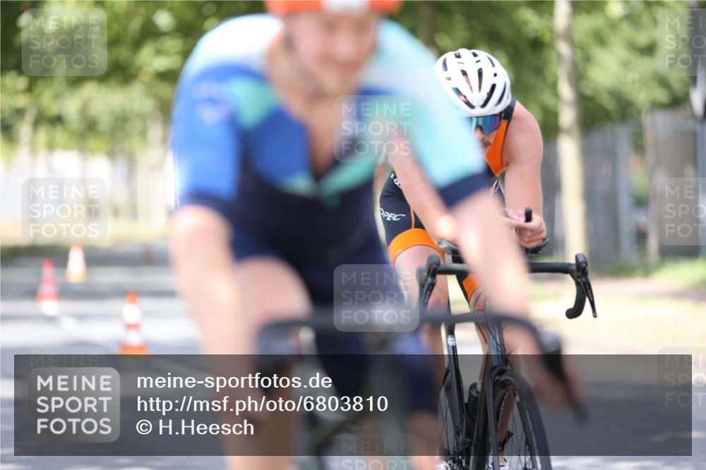 11.08.2024 - GEWOBA Citytriathlon Bremen H.Heesch http://msf.ph/oto/6803810 11.08.2024 12:13:09 Radfahren 743, 769, 788, 807, 969, 1009, 1011 meine-sportfotos.de