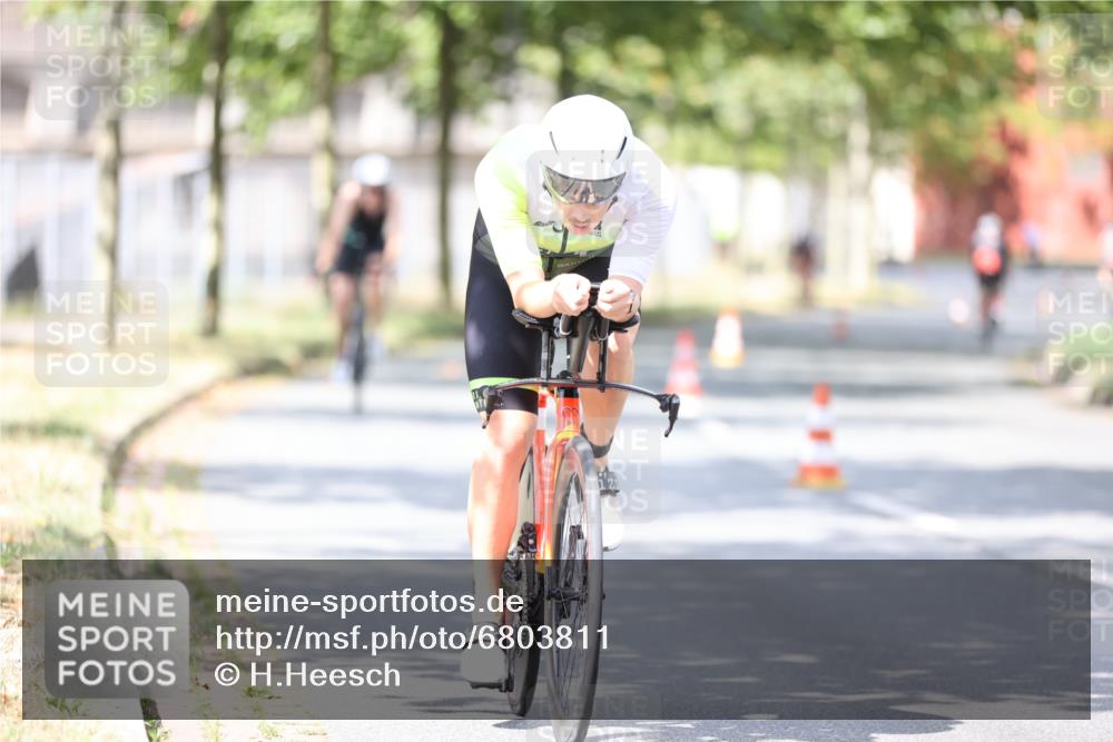 11.08.2024 - GEWOBA Citytriathlon Bremen H.Heesch http://msf.ph/oto/6803811 11.08.2024 12:07:36 Radfahren 779, 785, 792, 794, 817, 829, 847, 848, 929 meine-sportfotos.de