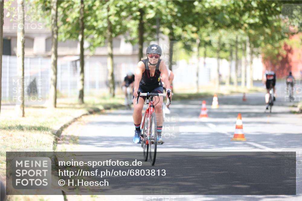 11.08.2024 - GEWOBA Citytriathlon Bremen H.Heesch http://msf.ph/oto/6803813 11.08.2024 12:13:20 Radfahren 769, 782, 788, 797, 896, 1011 meine-sportfotos.de
