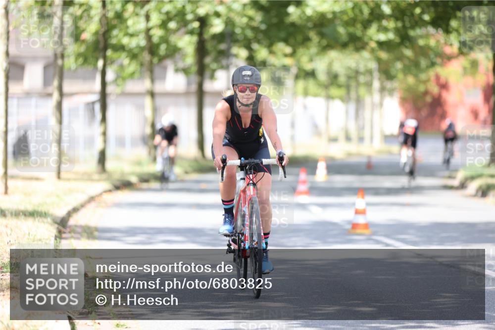 11.08.2024 - GEWOBA Citytriathlon Bremen H.Heesch http://msf.ph/oto/6803825 11.08.2024 12:13:20 Radfahren 769, 782, 788, 797, 896, 1011 meine-sportfotos.de