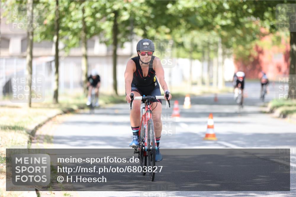 11.08.2024 - GEWOBA Citytriathlon Bremen H.Heesch http://msf.ph/oto/6803827 11.08.2024 12:13:21 Radfahren 769, 782, 797, 896, 1011 meine-sportfotos.de