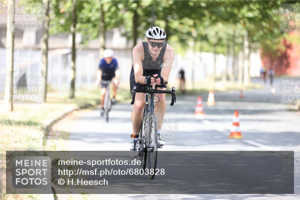 11.08.2024 - GEWOBA Citytriathlon Bremen H.Heesch http://msf.ph/oto/6803828 11.08.2024 12:07:39 Radfahren 785, 794, 817, 829, 851, 929 meine-sportfotos.de
