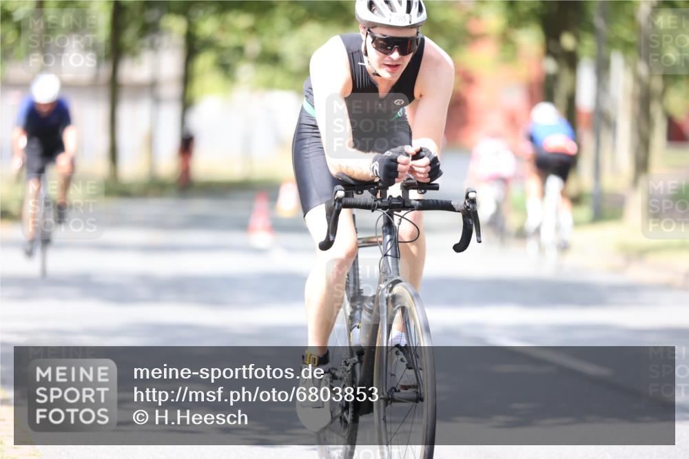 11.08.2024 - GEWOBA Citytriathlon Bremen H.Heesch http://msf.ph/oto/6803853 11.08.2024 12:07:39 Radfahren 785, 794, 817, 829, 851, 929 meine-sportfotos.de