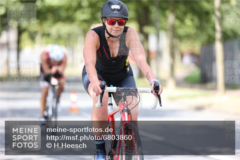 11.08.2024 - GEWOBA Citytriathlon Bremen H.Heesch http://msf.ph/oto/6803860 11.08.2024 12:13:21 Radfahren 769, 782, 797, 896, 1011 meine-sportfotos.de