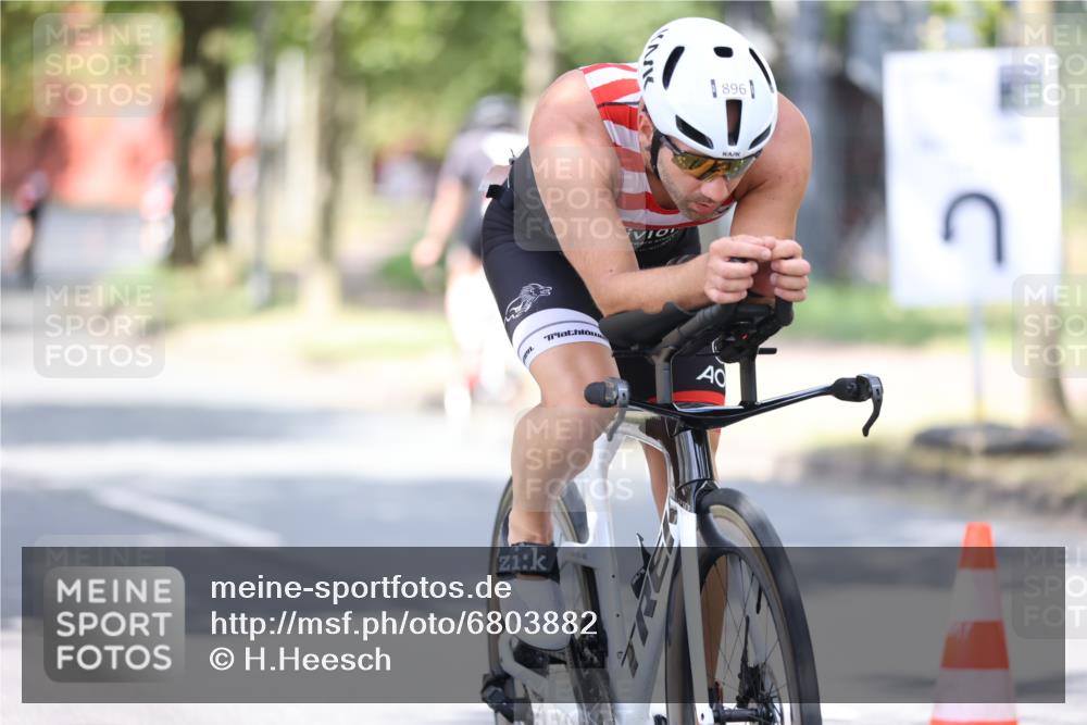 11.08.2024 - GEWOBA Citytriathlon Bremen H.Heesch http://msf.ph/oto/6803882 11.08.2024 12:13:22 Radfahren 782, 797, 896, 1011 meine-sportfotos.de