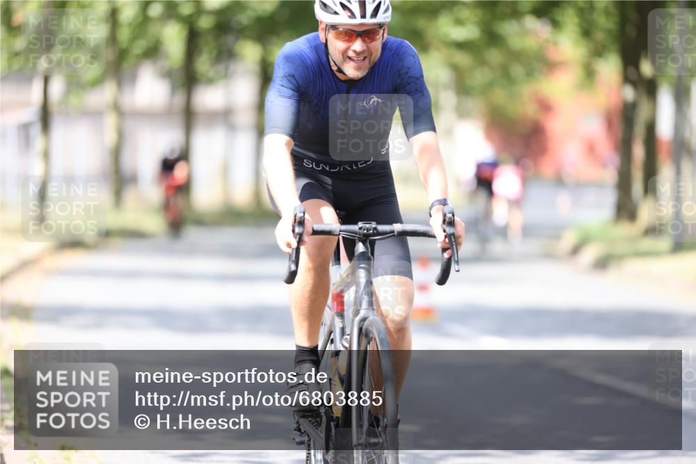 11.08.2024 - GEWOBA Citytriathlon Bremen H.Heesch http://msf.ph/oto/6803885 11.08.2024 12:07:41 Radfahren 785, 794, 809, 817, 829, 851, 929 meine-sportfotos.de