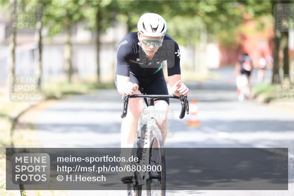 11.08.2024 - GEWOBA Citytriathlon Bremen H.Heesch http://msf.ph/oto/6803900 11.08.2024 12:13:24 Radfahren 782, 797, 896, 1011 meine-sportfotos.de