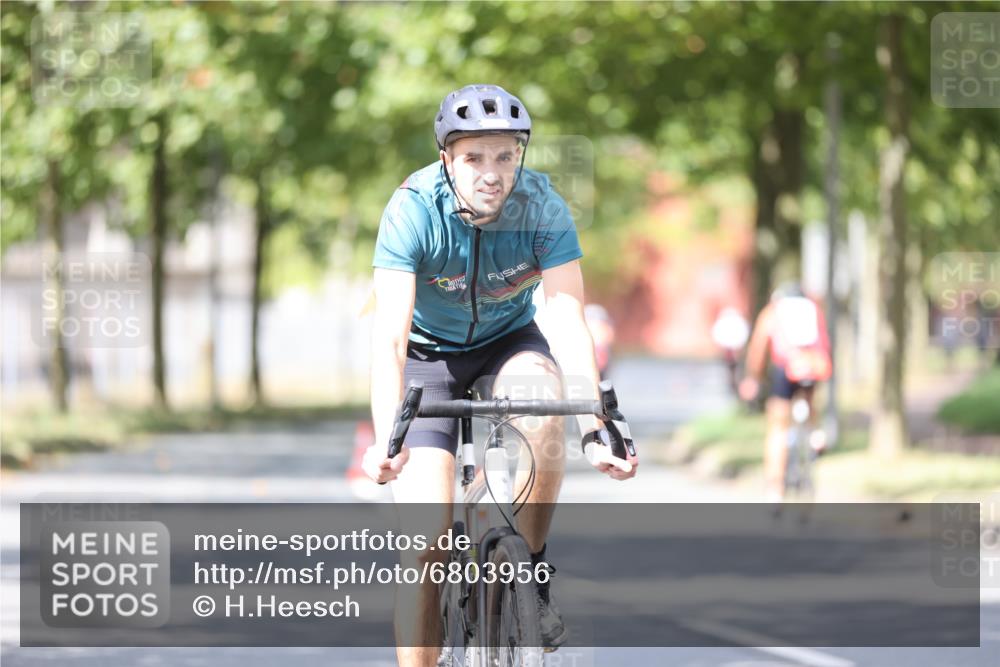 11.08.2024 - GEWOBA Citytriathlon Bremen H.Heesch http://msf.ph/oto/6803956 11.08.2024 12:13:33 Radfahren 782, 797, 858, 896 meine-sportfotos.de