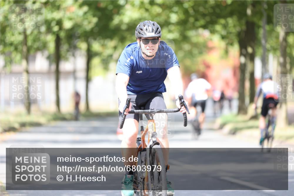11.08.2024 - GEWOBA Citytriathlon Bremen H.Heesch http://msf.ph/oto/6803979 11.08.2024 12:07:56 Radfahren 809, 818, 829, 832, 851, 894, 949 meine-sportfotos.de