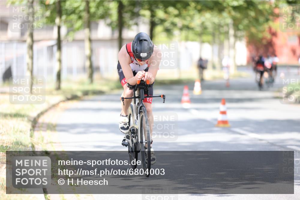 11.08.2024 - GEWOBA Citytriathlon Bremen H.Heesch http://msf.ph/oto/6804003 11.08.2024 12:08:00 Radfahren 748, 762, 809, 818, 832, 851, 894, 949 meine-sportfotos.de