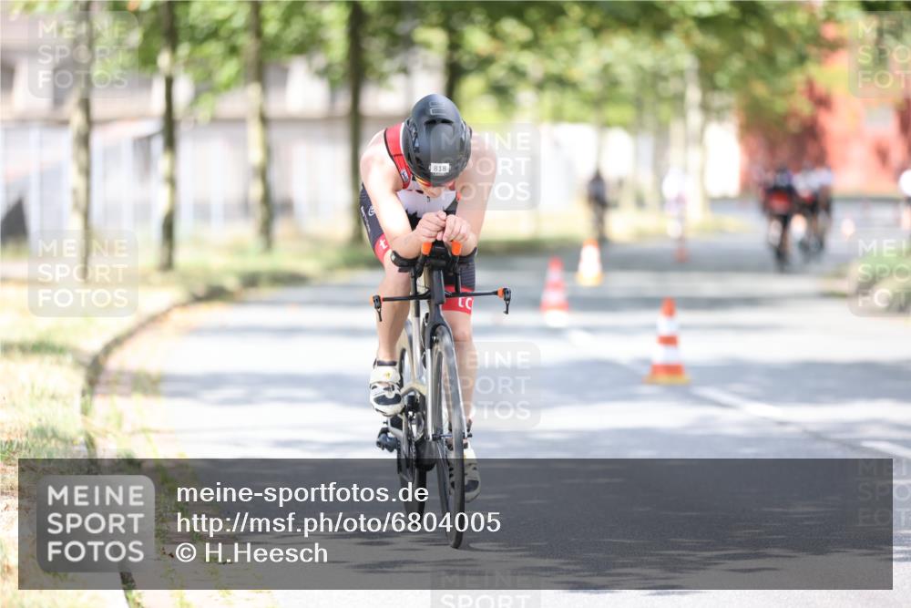 11.08.2024 - GEWOBA Citytriathlon Bremen H.Heesch http://msf.ph/oto/6804005 11.08.2024 12:08:01 Radfahren 748, 762, 809, 818, 832, 851, 894, 949 meine-sportfotos.de