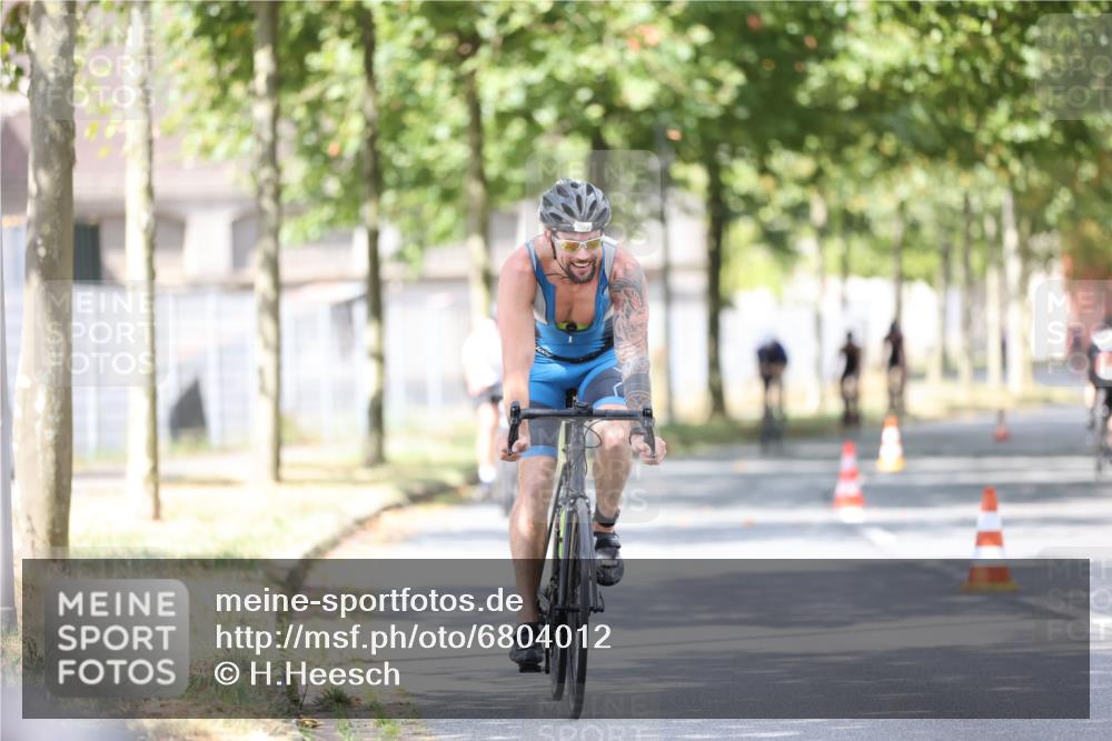 11.08.2024 - GEWOBA Citytriathlon Bremen H.Heesch http://msf.ph/oto/6804012 11.08.2024 12:08:06 Radfahren 748, 762, 803, 809, 818, 832, 894, 949, 979 meine-sportfotos.de