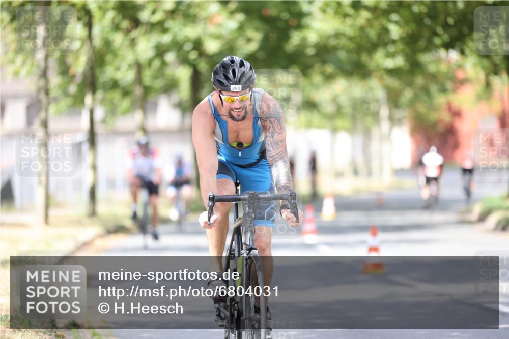 11.08.2024 - GEWOBA Citytriathlon Bremen H.Heesch http://msf.ph/oto/6804031 11.08.2024 12:08:06 Radfahren 748, 762, 803, 809, 818, 832, 894, 949, 979 meine-sportfotos.de