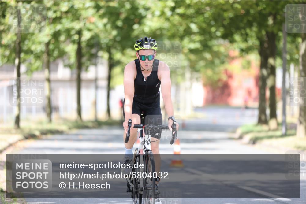 11.08.2024 - GEWOBA Citytriathlon Bremen H.Heesch http://msf.ph/oto/6804032 11.08.2024 12:13:48 Radfahren 820, 858, 940, 957 meine-sportfotos.de