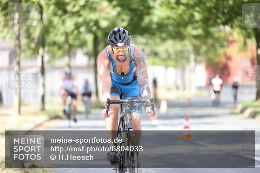 11.08.2024 - GEWOBA Citytriathlon Bremen H.Heesch http://msf.ph/oto/6804033 11.08.2024 12:08:07 Radfahren 748, 762, 803, 818, 832, 881, 894, 949, 979 meine-sportfotos.de