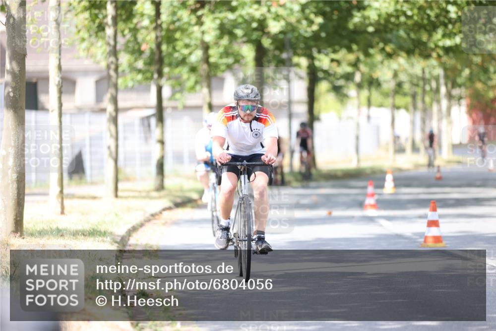 11.08.2024 - GEWOBA Citytriathlon Bremen H.Heesch http://msf.ph/oto/6804056 11.08.2024 12:08:08 Radfahren 748, 762, 803, 818, 832, 881, 894, 949, 979 meine-sportfotos.de