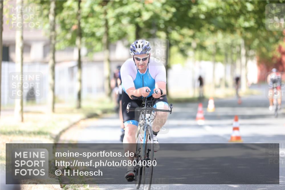 11.08.2024 - GEWOBA Citytriathlon Bremen H.Heesch http://msf.ph/oto/6804080 11.08.2024 12:08:10 Radfahren 748, 762, 803, 818, 832, 881, 894, 949, 979 meine-sportfotos.de