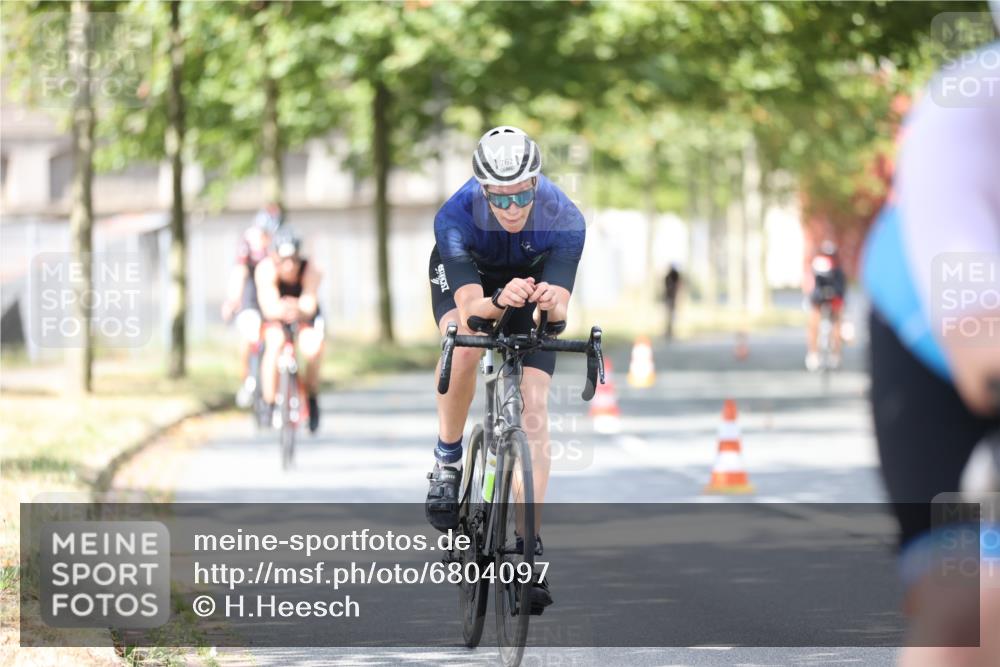 11.08.2024 - GEWOBA Citytriathlon Bremen H.Heesch http://msf.ph/oto/6804097 11.08.2024 12:08:11 Radfahren 748, 762, 803, 818, 832, 881, 894, 949, 979 meine-sportfotos.de