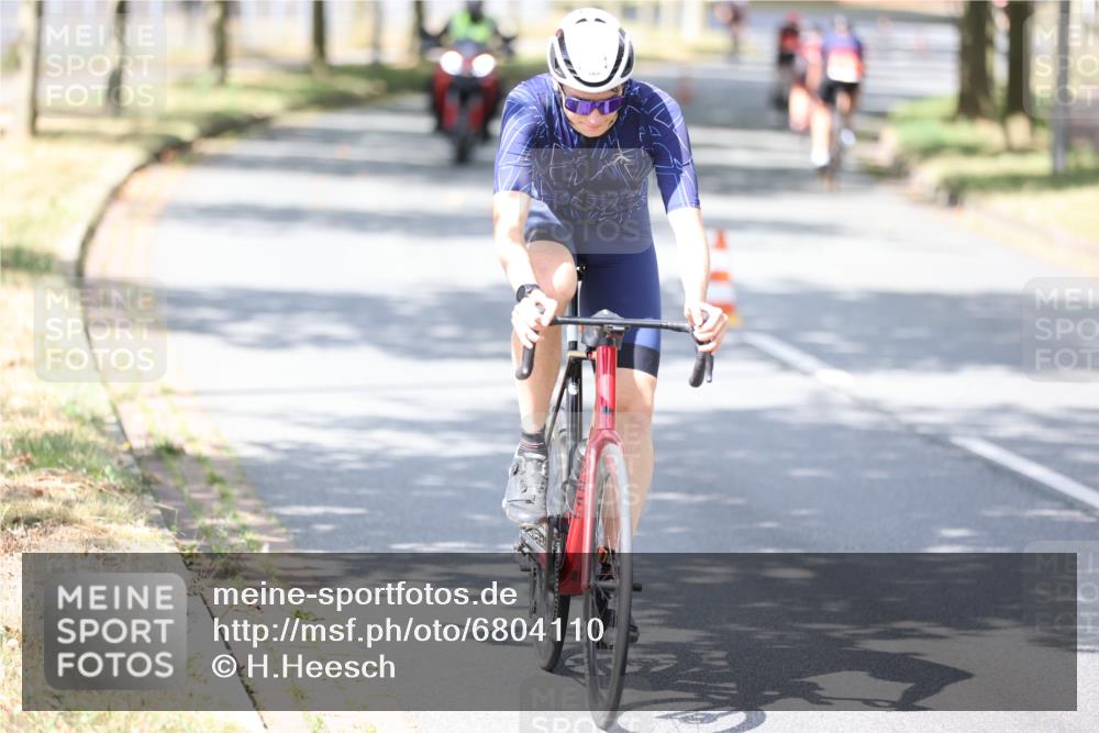 11.08.2024 - GEWOBA Citytriathlon Bremen H.Heesch http://msf.ph/oto/6804110 11.08.2024 12:15:55 Radfahren 767, 780, 786, 790, 791, 800, 989, 1020, 1036 meine-sportfotos.de