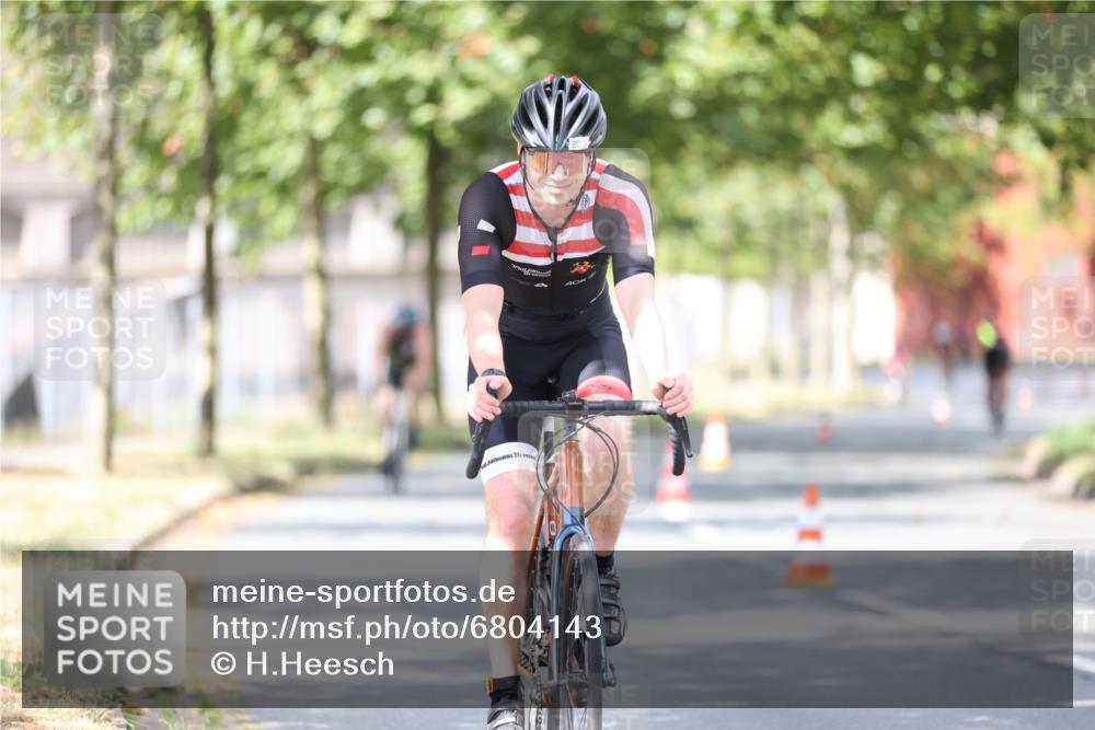 11.08.2024 - GEWOBA Citytriathlon Bremen H.Heesch http://msf.ph/oto/6804143 11.08.2024 12:08:14 Radfahren 748, 762, 803, 818, 832, 881, 894, 949, 979, 1021 meine-sportfotos.de
