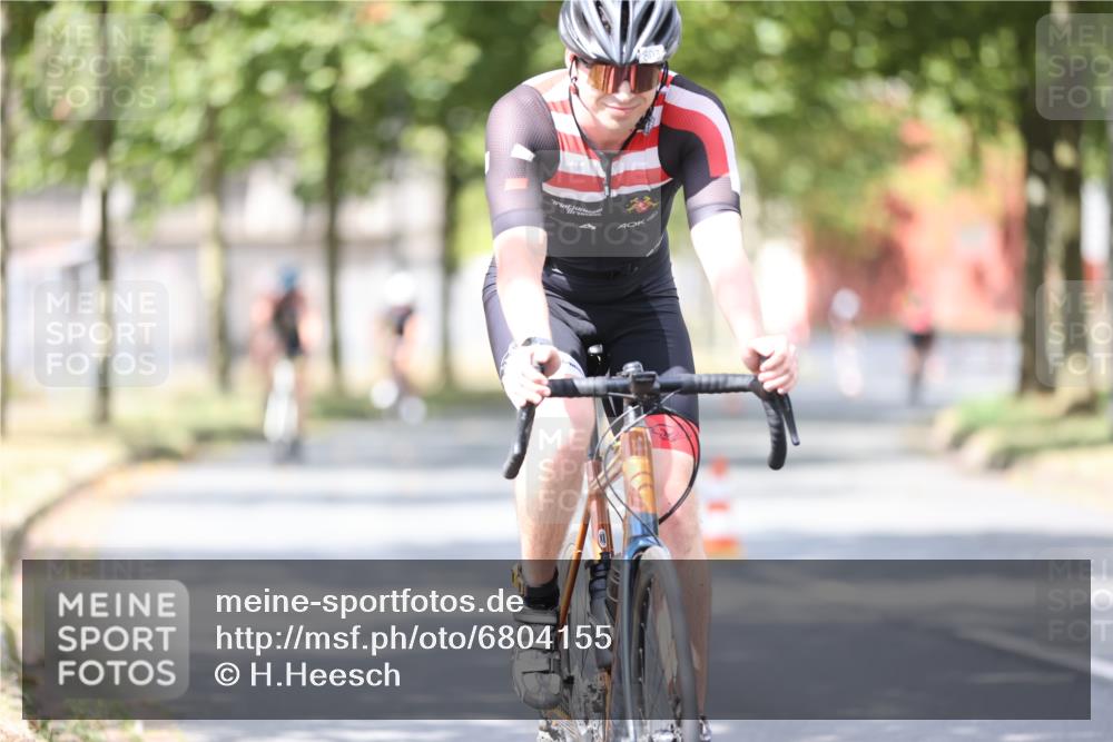 11.08.2024 - GEWOBA Citytriathlon Bremen H.Heesch http://msf.ph/oto/6804155 11.08.2024 12:08:15 Radfahren 748, 762, 803, 832, 881, 894, 949, 979, 1021 meine-sportfotos.de