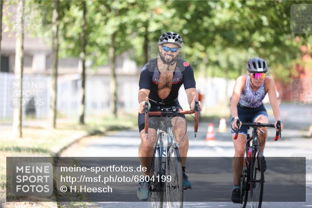 11.08.2024 - GEWOBA Citytriathlon Bremen H.Heesch http://msf.ph/oto/6804199 11.08.2024 12:17:33 Radfahren 819, 859, 874, 930, 990, 1002 meine-sportfotos.de