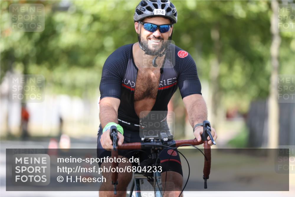 11.08.2024 - GEWOBA Citytriathlon Bremen H.Heesch http://msf.ph/oto/6804233 11.08.2024 12:17:34 Radfahren 819, 859, 874, 930, 990, 1002 meine-sportfotos.de