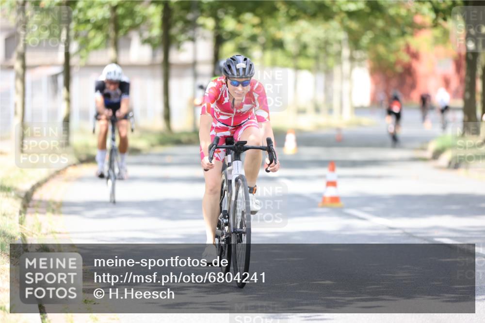 11.08.2024 - GEWOBA Citytriathlon Bremen H.Heesch http://msf.ph/oto/6804241 11.08.2024 12:08:25 Radfahren 748, 762, 803, 881, 963, 966, 979, 981, 1021 meine-sportfotos.de