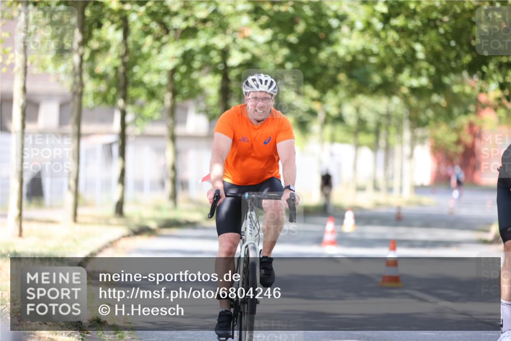 11.08.2024 - GEWOBA Citytriathlon Bremen H.Heesch http://msf.ph/oto/6804246 11.08.2024 12:17:40 Radfahren 756, 819, 874, 930, 1002 meine-sportfotos.de
