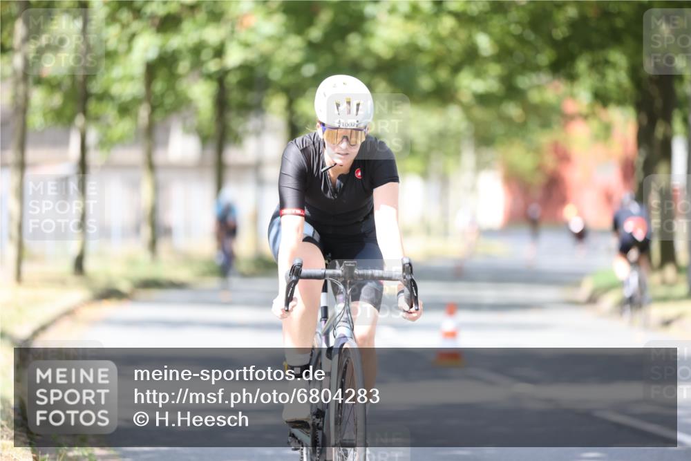 11.08.2024 - GEWOBA Citytriathlon Bremen H.Heesch http://msf.ph/oto/6804283 11.08.2024 12:17:47 Radfahren 756, 819, 871, 930, 1002 meine-sportfotos.de