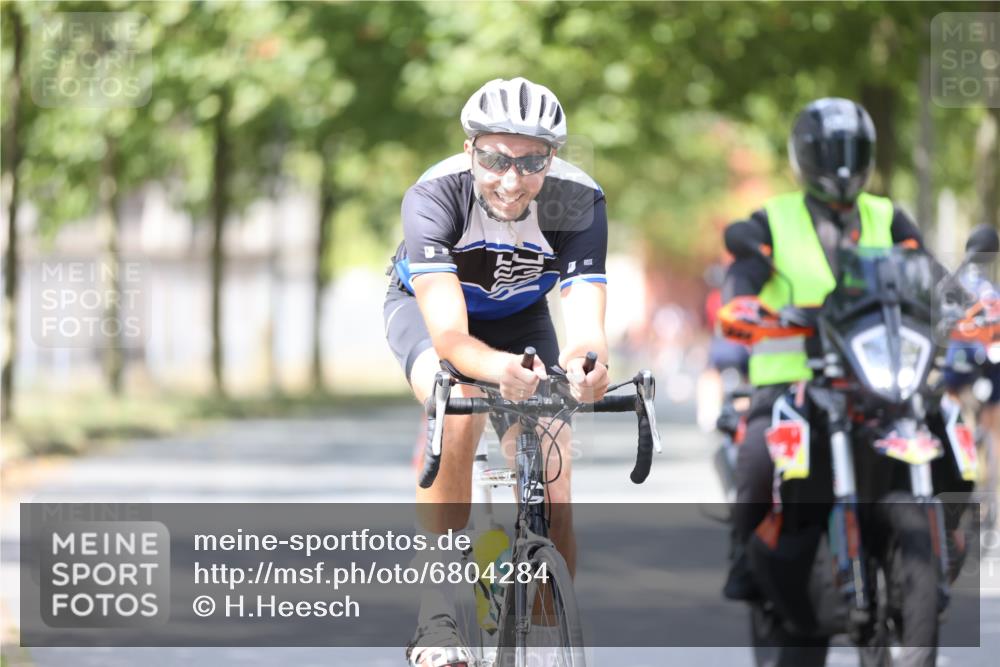 11.08.2024 - GEWOBA Citytriathlon Bremen H.Heesch http://msf.ph/oto/6804284 11.08.2024 12:08:27 Radfahren 803, 881, 963, 966, 979, 981, 1021 meine-sportfotos.de