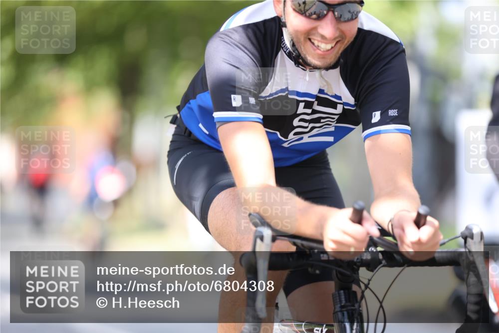 11.08.2024 - GEWOBA Citytriathlon Bremen H.Heesch http://msf.ph/oto/6804308 11.08.2024 12:08:28 Radfahren 741, 881, 963, 966, 979, 981, 1021 meine-sportfotos.de