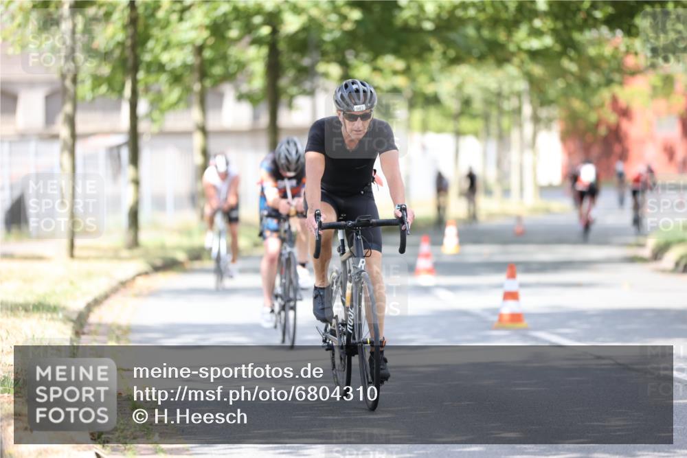 11.08.2024 - GEWOBA Citytriathlon Bremen H.Heesch http://msf.ph/oto/6804310 11.08.2024 12:08:37 Radfahren 741, 742, 796, 963, 966, 981, 1021, 1022 meine-sportfotos.de