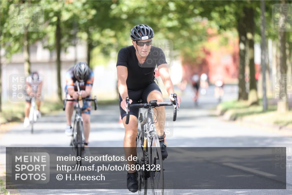 11.08.2024 - GEWOBA Citytriathlon Bremen H.Heesch http://msf.ph/oto/6804328 11.08.2024 12:08:37 Radfahren 741, 742, 796, 963, 966, 981, 1021, 1022 meine-sportfotos.de