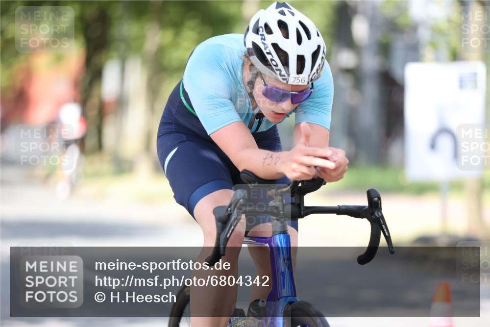 11.08.2024 - GEWOBA Citytriathlon Bremen H.Heesch http://msf.ph/oto/6804342 11.08.2024 12:17:53 Radfahren 756, 819, 827, 868, 871, 1002 meine-sportfotos.de