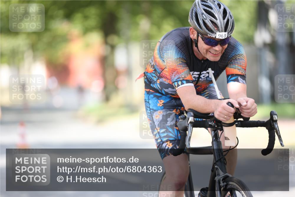 11.08.2024 - GEWOBA Citytriathlon Bremen H.Heesch http://msf.ph/oto/6804363 11.08.2024 12:08:39 Radfahren 741, 742, 796, 892, 963, 966, 981, 1022 meine-sportfotos.de