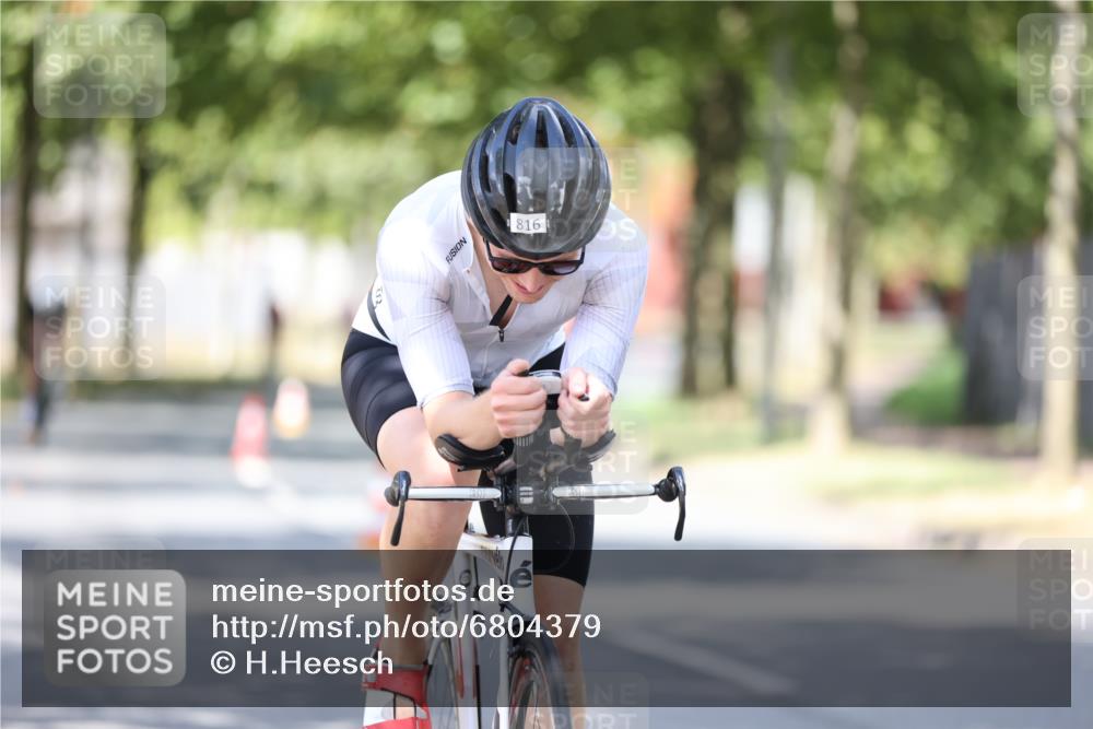 11.08.2024 - GEWOBA Citytriathlon Bremen H.Heesch http://msf.ph/oto/6804379 11.08.2024 12:17:56 Radfahren 756, 827, 868, 871, 933, 1002 meine-sportfotos.de