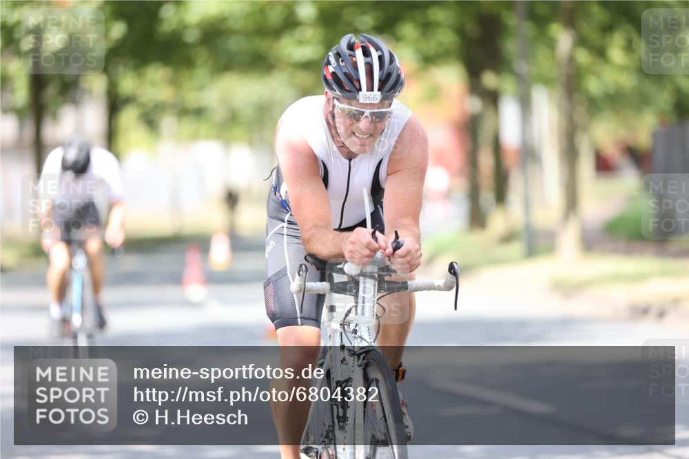 11.08.2024 - GEWOBA Citytriathlon Bremen H.Heesch http://msf.ph/oto/6804382 11.08.2024 12:08:40 Radfahren 741, 742, 796, 892, 963, 966, 981, 1022 meine-sportfotos.de