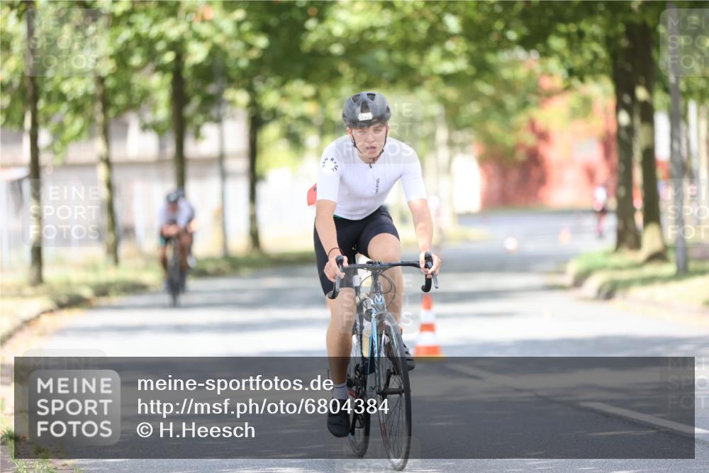 11.08.2024 - GEWOBA Citytriathlon Bremen H.Heesch http://msf.ph/oto/6804384 11.08.2024 12:08:41 Radfahren 741, 742, 796, 892, 963, 966, 981, 1022 meine-sportfotos.de