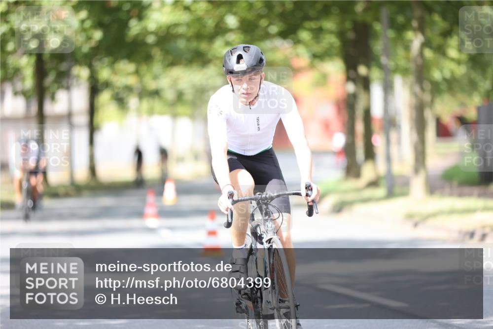 11.08.2024 - GEWOBA Citytriathlon Bremen H.Heesch http://msf.ph/oto/6804399 11.08.2024 12:08:41 Radfahren 741, 742, 796, 892, 963, 966, 981, 1022 meine-sportfotos.de
