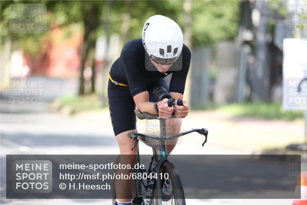 11.08.2024 - GEWOBA Citytriathlon Bremen H.Heesch http://msf.ph/oto/6804410 11.08.2024 12:18:00 Radfahren 756, 827, 868, 871, 914, 933 meine-sportfotos.de