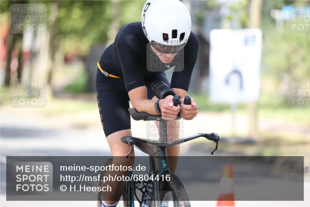 11.08.2024 - GEWOBA Citytriathlon Bremen H.Heesch http://msf.ph/oto/6804416 11.08.2024 12:18:01 Radfahren 756, 827, 868, 871, 914, 933 meine-sportfotos.de