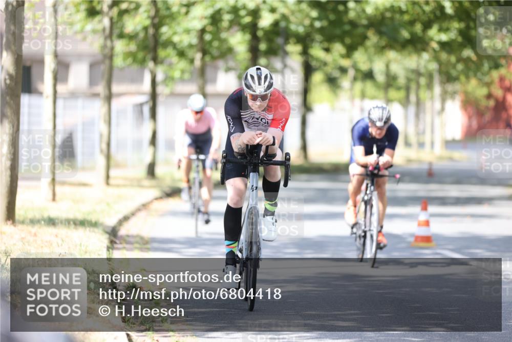 11.08.2024 - GEWOBA Citytriathlon Bremen H.Heesch http://msf.ph/oto/6804418 11.08.2024 12:18:03 Radfahren 756, 827, 868, 871, 914, 933 meine-sportfotos.de