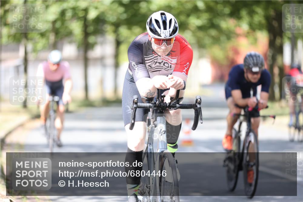 11.08.2024 - GEWOBA Citytriathlon Bremen H.Heesch http://msf.ph/oto/6804446 11.08.2024 12:18:04 Radfahren 827, 868, 871, 914, 933 meine-sportfotos.de